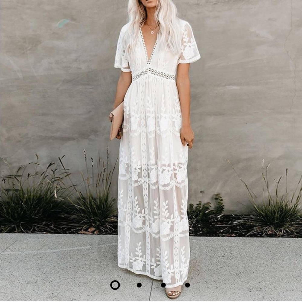 Gorgeous white boho lace maxi dress. Size small.